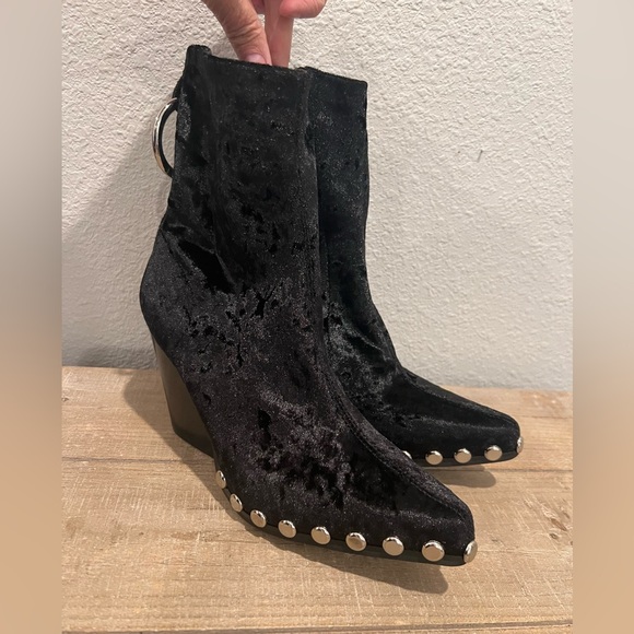 Jeffrey Campbell Walton Black Crushed Velvet Bootie Studded Size 5  NWOT - Picture 3 of 9